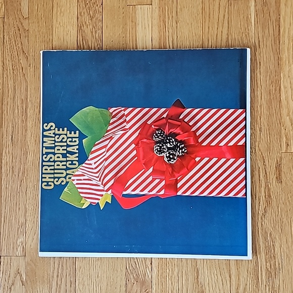 Vintage 1960's or 70's Christmas album. Christmas Surprise Album. - Picture 1 of 3